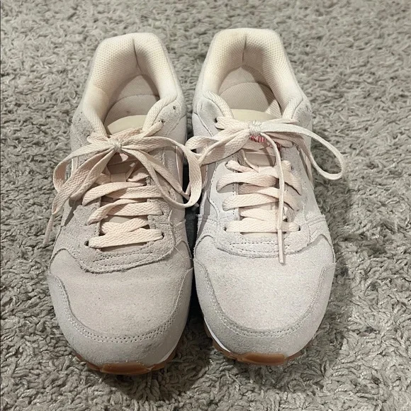 Nike Sneakers - Picture 3 of 6